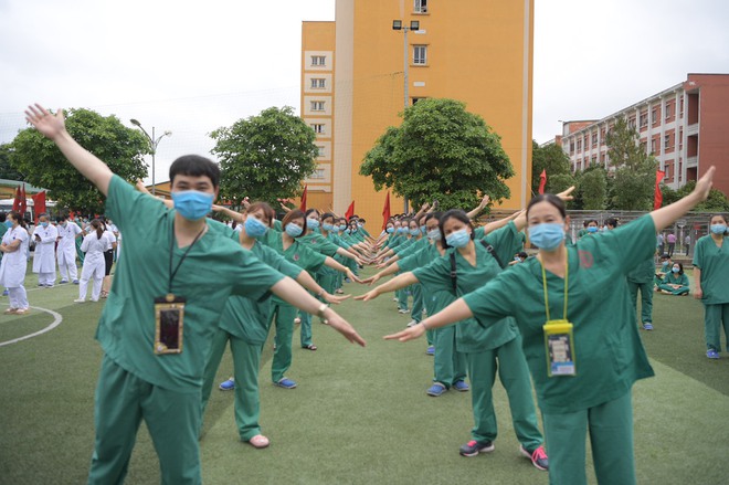 Quảng Ninh: 200 bác sĩ tình nguyện đến điểm nóng dịch bệnh Covid-19 tại Bắc Giang - Ảnh 16. Quảng Ninh: 200 bác sĩ tình nguyện đến điểm nóng dịch bệnh Covid-19 tại Bắc Giang - Ảnh 16.