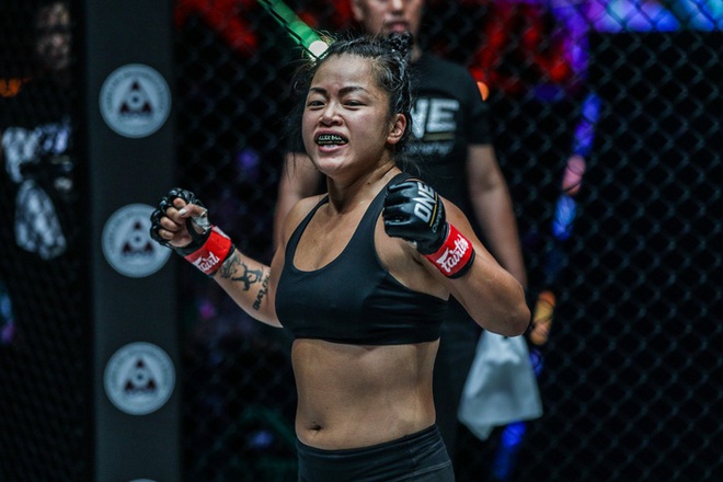 Nữ võ sĩ gốc Việt Bi Nguyễn giành chiến thắng quả cảm trước đối thủ bất bại Ritu Phogat - Ảnh 1.