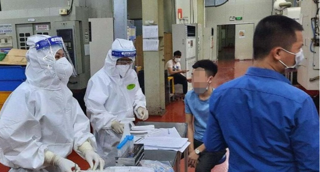 Bắc Giang: Huy động nhiều bệnh viện lấy mẫu xét nghiệm cho 80.000 công nhân ở KCN Vân Trung - Ảnh 1. Bắc Giang: Huy động nhiều bệnh viện lấy mẫu xét nghiệm cho 80.000 công nhân ở KCN Vân Trung - Ảnh 1.