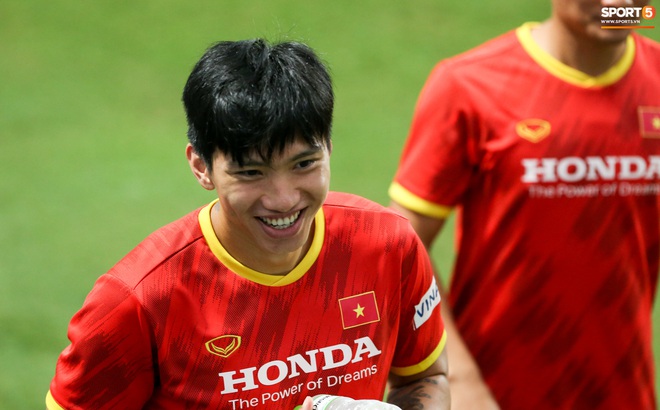 Văn Hậu nhiều khả năng không cùng đội tuyển Việt Nam sang UAE do chưa hồi phục chấn thương (Ảnh: Hiếu Lương)
