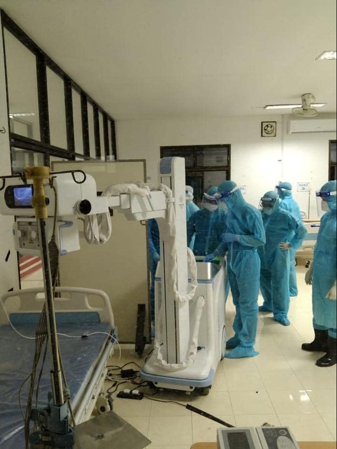 Bác sĩ Việt Nam cấp cứu cho bệnh nhân mắc Covid-19 tại Lào - Ảnh 1. Bác sĩ Việt Nam cấp cứu cho bệnh nhân mắc Covid-19 tại Lào - Ảnh 1.