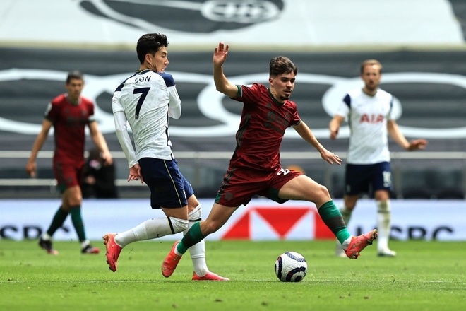 Tottenham 2-0 Wolves: Đen nhưng vẫn đủ - Ảnh 1.