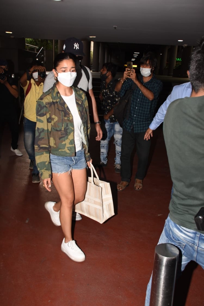 Sao Bollywood tháo chạy tránh Covid-19 đã ɓị chỉ trích, Maldives từ chối thì lánh sang Dubai - Ảnh 5. Sao Bollywood tháo chạy tránh Covid-19 đã ɓị chỉ trích, Maldives từ chối thì lánh sang Dubai - Ảnh 5.