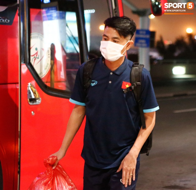 ĐT Việt Nam lên đường lúc nửa đêm, sẵn sàng tranh vé dự Futsal World Cup - Ảnh 14.