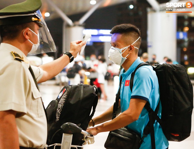 ĐT Việt Nam lên đường lúc nửa đêm, sẵn sàng tranh vé dự Futsal World Cup - Ảnh 17.