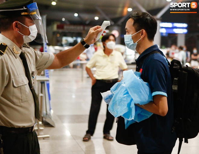 ĐT Việt Nam lên đường lúc nửa đêm, sẵn sàng tranh vé dự Futsal World Cup - Ảnh 24.