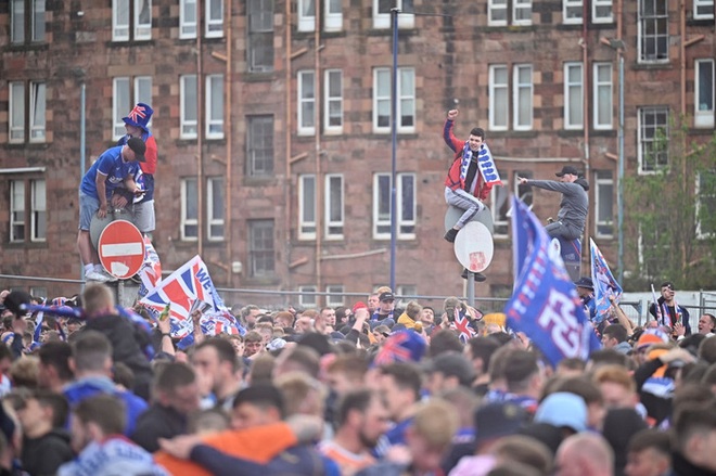 Huyền thoại Gerrard vô địch giải Scotland với kỳ tích bất khả chiến bại - Ảnh 8.