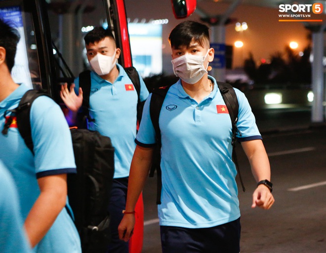 ĐT Việt Nam lên đường lúc nửa đêm, sẵn sàng tranh vé dự Futsal World Cup - Ảnh 12.