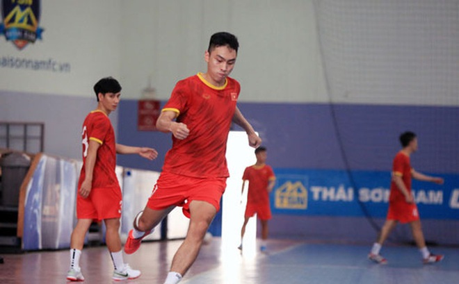 Tuyển futsal Việt Nam ráo riết tập luyện trước khi bay sang UAE .Ảnh: VFF