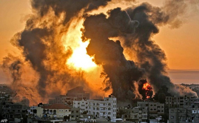 Israel tiếp tục không kích ác liệt vào dải Gaza. (Ảnh: skynewsarabia)