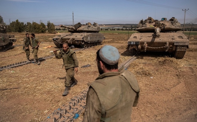 Lực lượng Israel gần biên giới Dải Gaza. (Ảnh: New York Times)