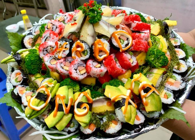 Khoe bánh sashimi cá hồi làm tặng sinh nhật chồng, vợ liền bị tố sống ảo với loạt bằng chứng không thể chối - Ảnh 5.