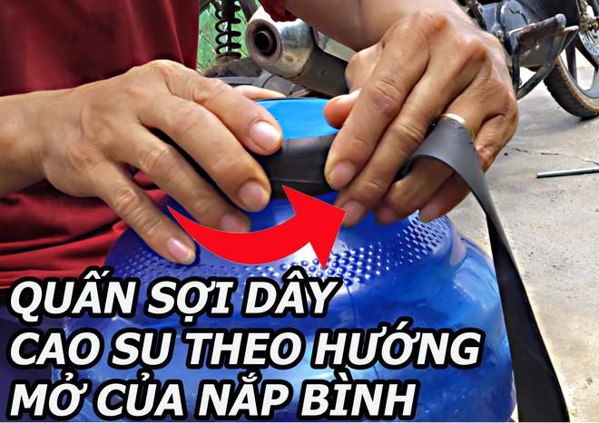 Làm thế nào mở nắp bình nước lọc đóng chặt? Phụ nữ cũng dễ dàng làm được! - Ảnh 2.