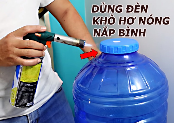 Làm thế nào mở nắp bình nước lọc đóng chặt? Phụ nữ cũng dễ dàng làm được! - Ảnh 3.