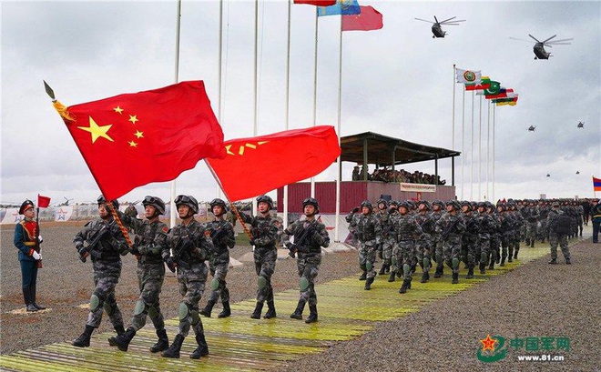 Quân đội Trung Quốc tham gia duyệt binh trong lễ khai mạc cuộc tập trận chiến lược Kavkaz-2020 vào ngày 19 tháng 9 năm 2020. Ảnh: Bộ Quốc phòng Trung Quốc.
