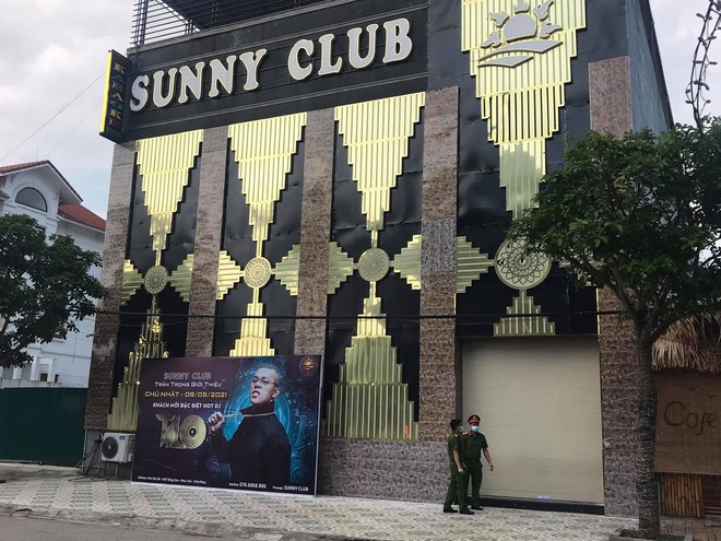 BS Trương Hữu Khanh: Ổ dịch quán Karaoke Sunny còn đáng sợ hơn quán bar Buddha, tốc độ lây nhanh và phức tạp - Ảnh 1. BS Trương Hữu Khanh: Ổ dịch quán Karaoke Sunny còn đáng sợ hơn quán bar Buddha, tốc độ lây nhanh và phức tạp - Ảnh 1.