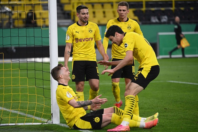 Dortmund hủy diệt đối thủ loại Bayern Munich, vào chung kết Cúp Quốc gia Đức - Ảnh 1.