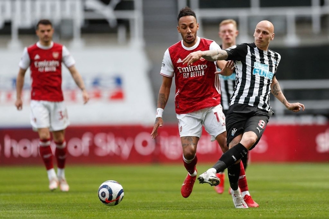 Newcastle 0-2 Arsenal: Aubameyang ghi điểm - Ảnh 1.