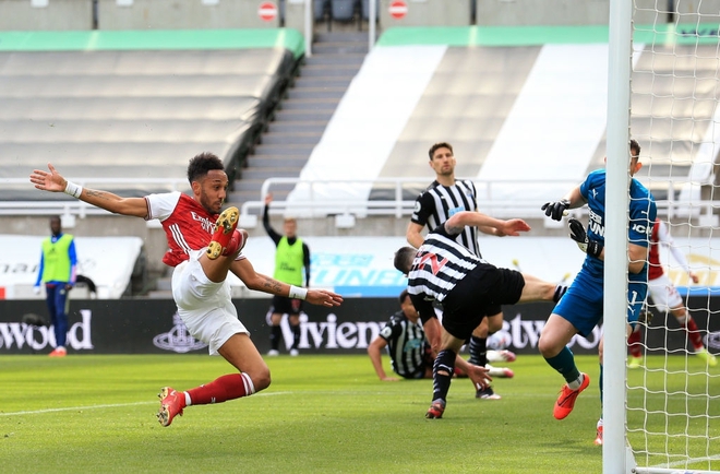 Newcastle 0-2 Arsenal: Aubameyang ghi điểm - Ảnh 4.