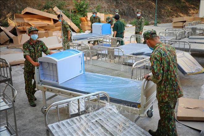 Đàm Vĩnh Hưng tặng 100 giường bệnh, đấu giá đồ quý ủng hộ Bắc Giang, Bắc Ninh - Ảnh 1.