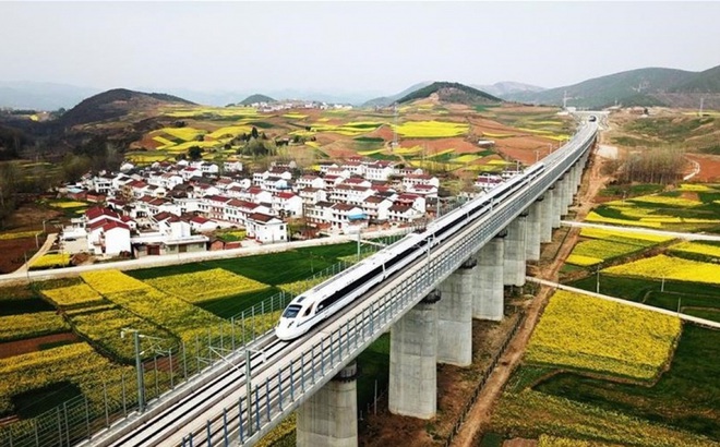Trung Quốc có hệ thống đường sắt cao tốc lớn nhất thế giới. Ảnh: Xinhua