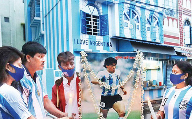 Người hâm mộ Argentina tưởng nhớ Cậu bé vàng.