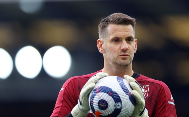 Tom Heaton là mục tiêu theo đuổi của MU (Ảnh: Getty).