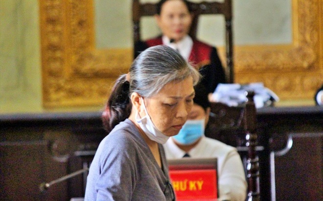 Bị cáo Tôn Nữ Thị Huyền tại phiên xét xử vào hồi tháng 1/2021.