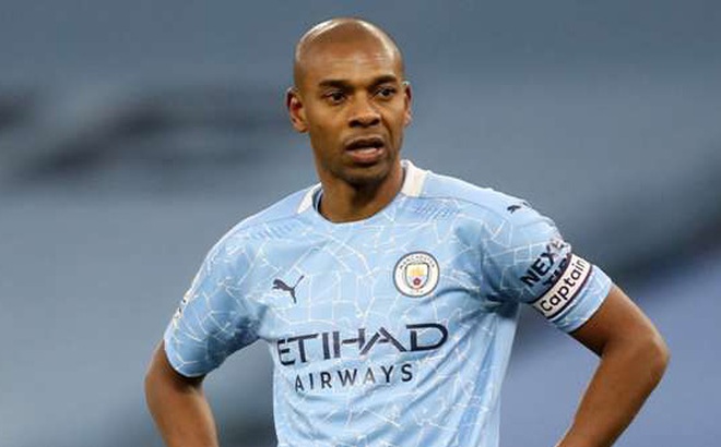 Fernandinho ở lại Man City thêm 1 năm nữa