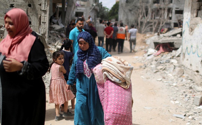 Người dân Palestine trở về nhà ở Dải Gaza. Ảnh: Reuters