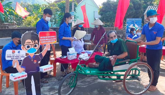 Những cử tri đặc biệt trong ngày bầu cử ở Nghệ An, Hà Tĩnh - Ảnh 4.