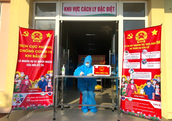 Những cử tri đặc biệt trong ngày bầu cử ở Nghệ An, Hà Tĩnh - Ảnh 11.
