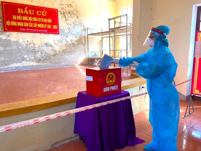 Những cử tri đặc biệt trong ngày bầu cử ở Nghệ An, Hà Tĩnh - Ảnh 16.