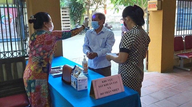 Hôm nay, hơn 69 triệu cử tri cả nước đi bầu cử; Tổng Bí thư Nguyễn Phú Trọng bỏ phiếu bầu cử tại Khu vực bỏ phiếu số 4 - Hà Nội - Ảnh 1.