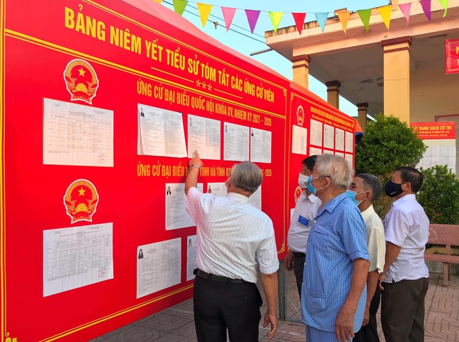 Hơn 69 triệu cử tri cả nước nô nức đi bầu cử; Tổng Bí thư Nguyễn Phú Trọng bỏ phiếu bầu cử tại Khu vực bỏ phiếu số 4 - Hà Nội - Ảnh 2.