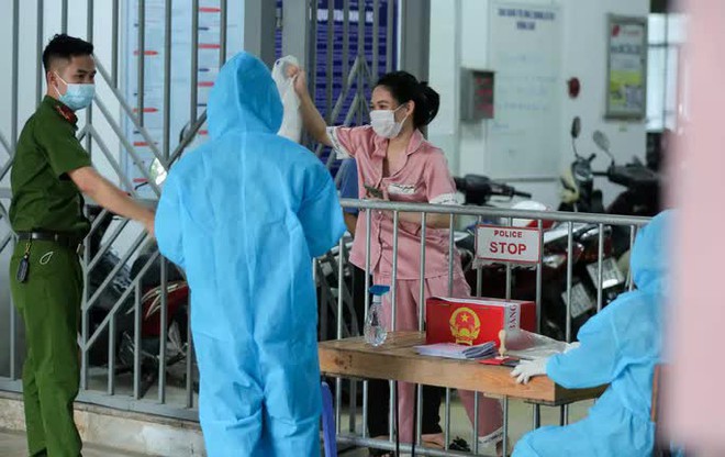 Phong tỏa tòa nhà ở khu đô thị Việt Hưng, nơi có ca dương tính SARS-CoV-2; Khởi tố vụ bệnh nhân Covid-19 trốn cách ly, đi ăn thịt chó - Ảnh 3.
