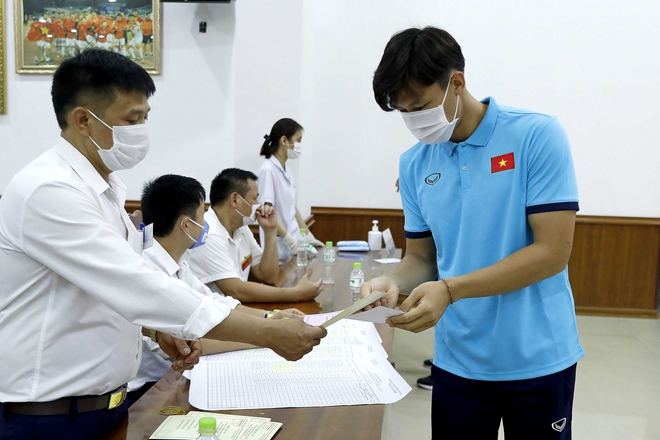 Các cầu thủ ĐT Việt Nam và U22 Việt Nam hào hứng đi bầu cử - Ảnh 12.