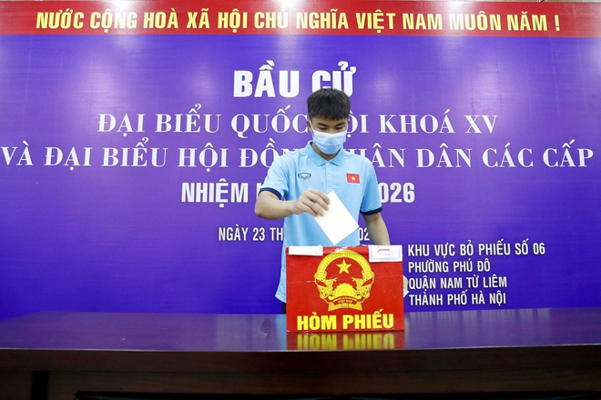 Các cầu thủ ĐT Việt Nam và U22 Việt Nam hào hứng đi bầu cử - Ảnh 3.