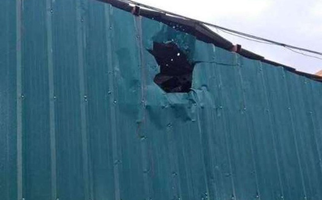 Một tòa nhà ở thị trấn Muse bị hư hại vì cuộc đấu súng. Ảnh: Gulf Times