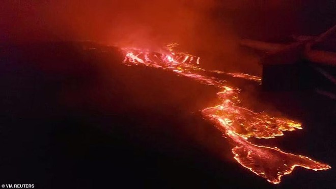 Núi lửa phun trào nhấn chìm nhà cửa ở Congo, 15 người thiệt mạng - Ảnh 2.