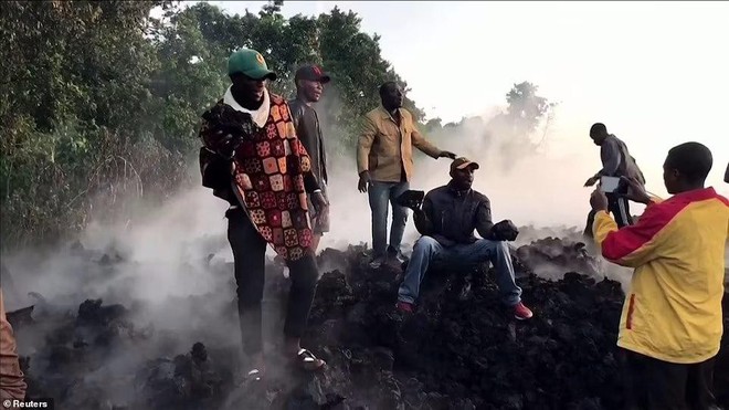 Núi lửa phun trào nhấn chìm nhà cửa ở Congo, 15 người thiệt mạng - Ảnh 10.