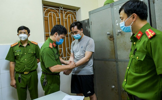 Lời khai của nam thanh niên mắc COVID-19 mới khỏi bệnh bị khởi tố, bắt tạm giam