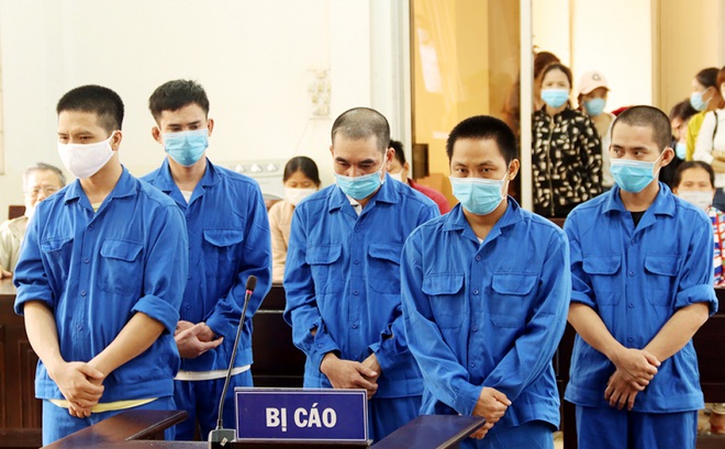 Các bị cáo tại tòa.