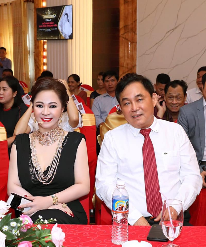 Tiết lộ số tiền khủng ông Dũng lò vôi và bà Phương Hằng đóng góp cho tỉnh nhà - Ảnh 1.