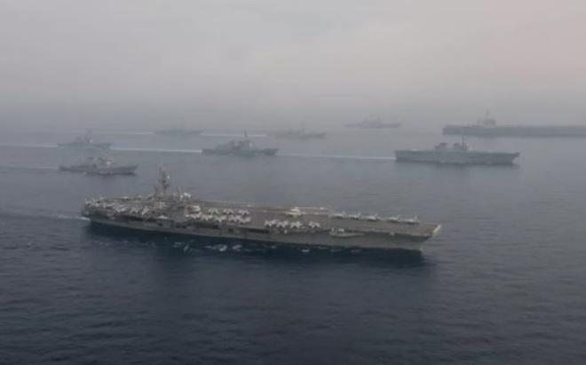 Hai cụm tàu sân bay tấn công Carl Vinson và Ronald Regand cùng tham gia một chiến dịch huấn luyện quân sự trên biển. Ảnh: US Navy