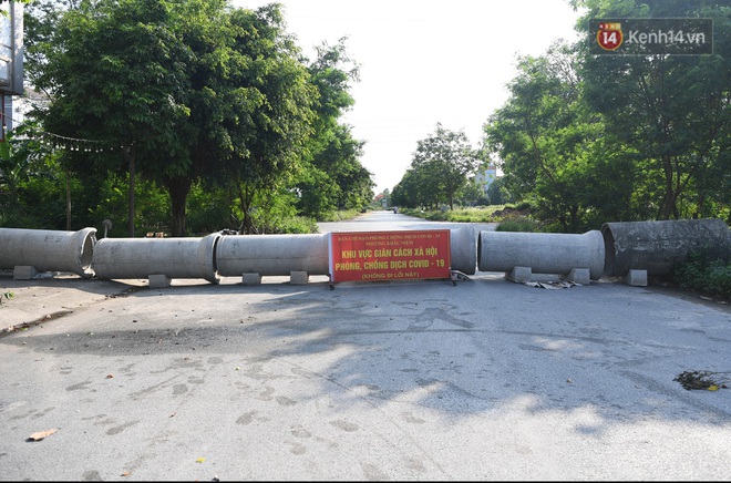  Ảnh: Dàn xe ben trọng tải lớn, chồng gạch, đặt ống cống để chốt chặn nhiều điểm cách ly ở Bắc Ninh - Ảnh 18.