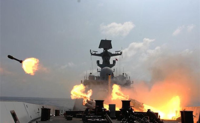 Trung Quốc tập trận bắn đạn thật trên Biển Đông Ảnh: PLA Daily
