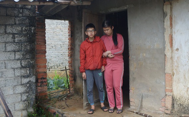 Hoàn cảnh đáng thương của 2 mẹ con chị Nguyễn Thị Tâm.