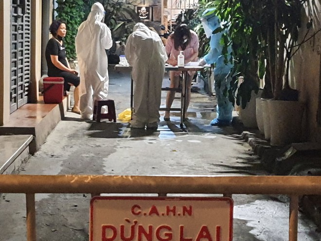 Hà Nội: Đã có kết quả xét nghiệm các trường hợp F1 của hai nữ nhân viên quán bar mắc Covid-19 - Ảnh 1.