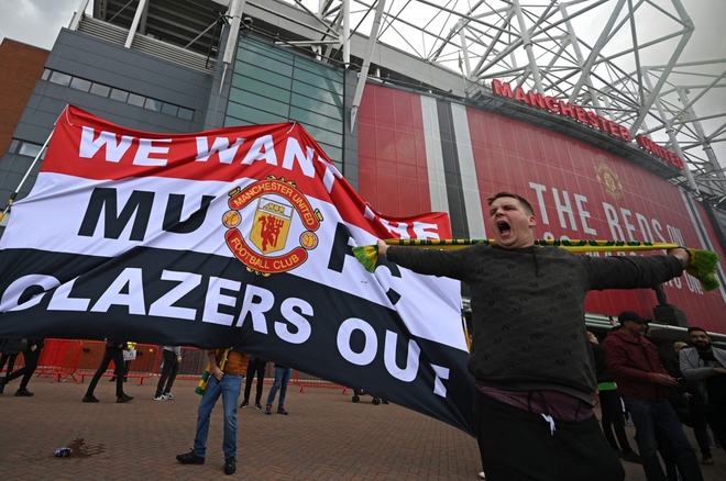 CĐV MU biểu tình làm loạn Old Trafford: Đây mới là điểm khởi đầu - Ảnh 1.